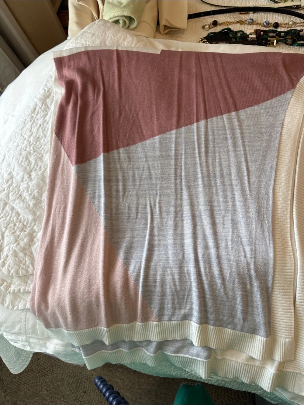 lululemon Colorblock Open-Front Wrap in Dusty Pink & Light gray